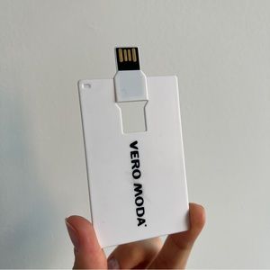 Vero Moda sleek thin portable thin card usb flash drive 1.99 GB